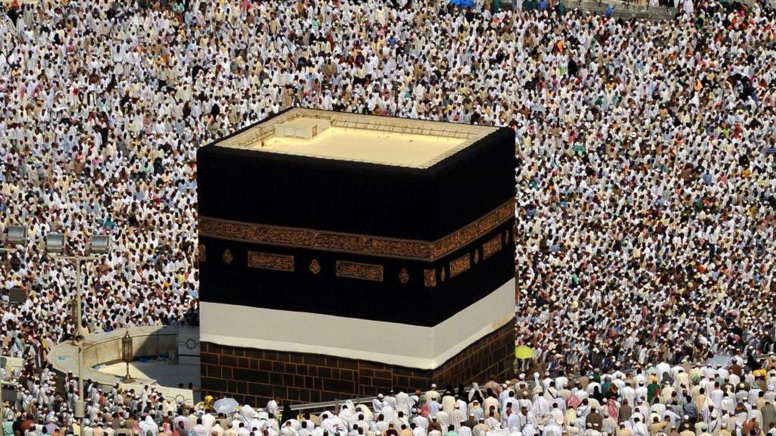 Seinen Ursprung hat der Islam, die jüngste der drei monotheistischen Religionen (Christentum, Judentum, Islam) in den Offenbarungen, die der 570 n. Chr. in Mekka geborene und 632 in Medina gestorbene Mohammed von Gott empfangen hat.Foto: dpa Seinen Ursprung hat der Islam, die jüngste der drei monotheistischen Religionen (Christentum, Judentum, Islam) in den Offenbarungen, die der 570 n. Chr. in Mekka geborene und 632 in Medina gestorbene Mohammed von Gott empfangen hat.Foto: dpa