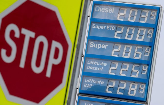 Wegen des Ukraine-Krieges schnellen in Deutschland die Spritpreise in die Höhe.<span class='image-autor'>Foto: dpa/Sven Hoppe</span>