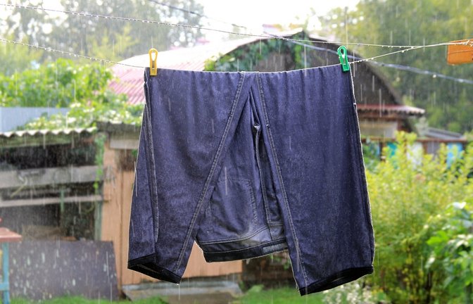 Bei Regen trocknet die Wäsche im Freien nicht richtig.<span class='image-autor'>Foto: Tania Vino / shutterstock.com</span>