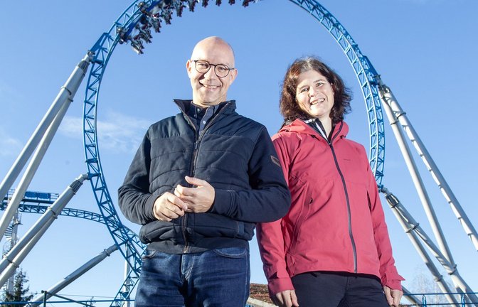 Andrea Ziegler und Thomas Schneeberger vor einer Achterbahn<span class='image-autor'>Foto: Sabina Paries</span>