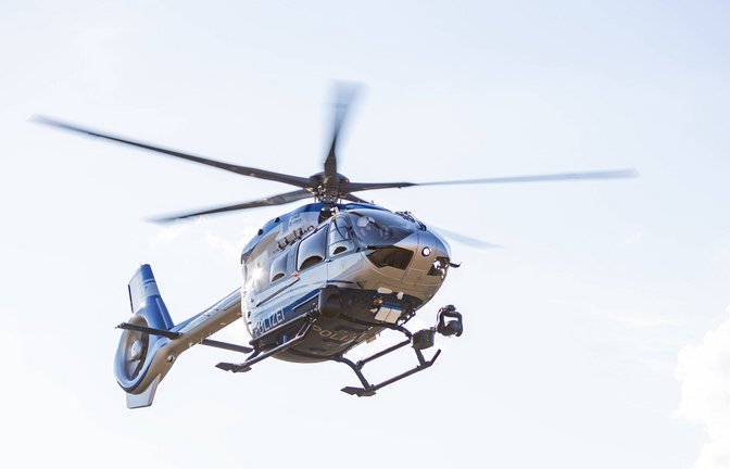 Der Unfallverursacher wurde unter anderem mit einem Helikopter gesucht und schließlich schwer verletzt festgenommen. (Symbolfoto)<span class='image-autor'>Foto: IMAGO/Karsten Schmalz</span>