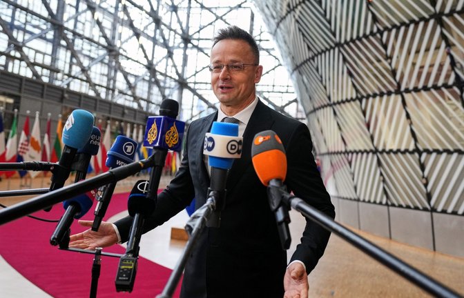Ungarns Außenminister Peter Szijjarto lässt den Vorwurf des Wortbruches in Sachen Ukraine-Hilfe an sich abtropfen.<span class='image-autor'>Foto: Virginia Mayo/AP/dpa</span>