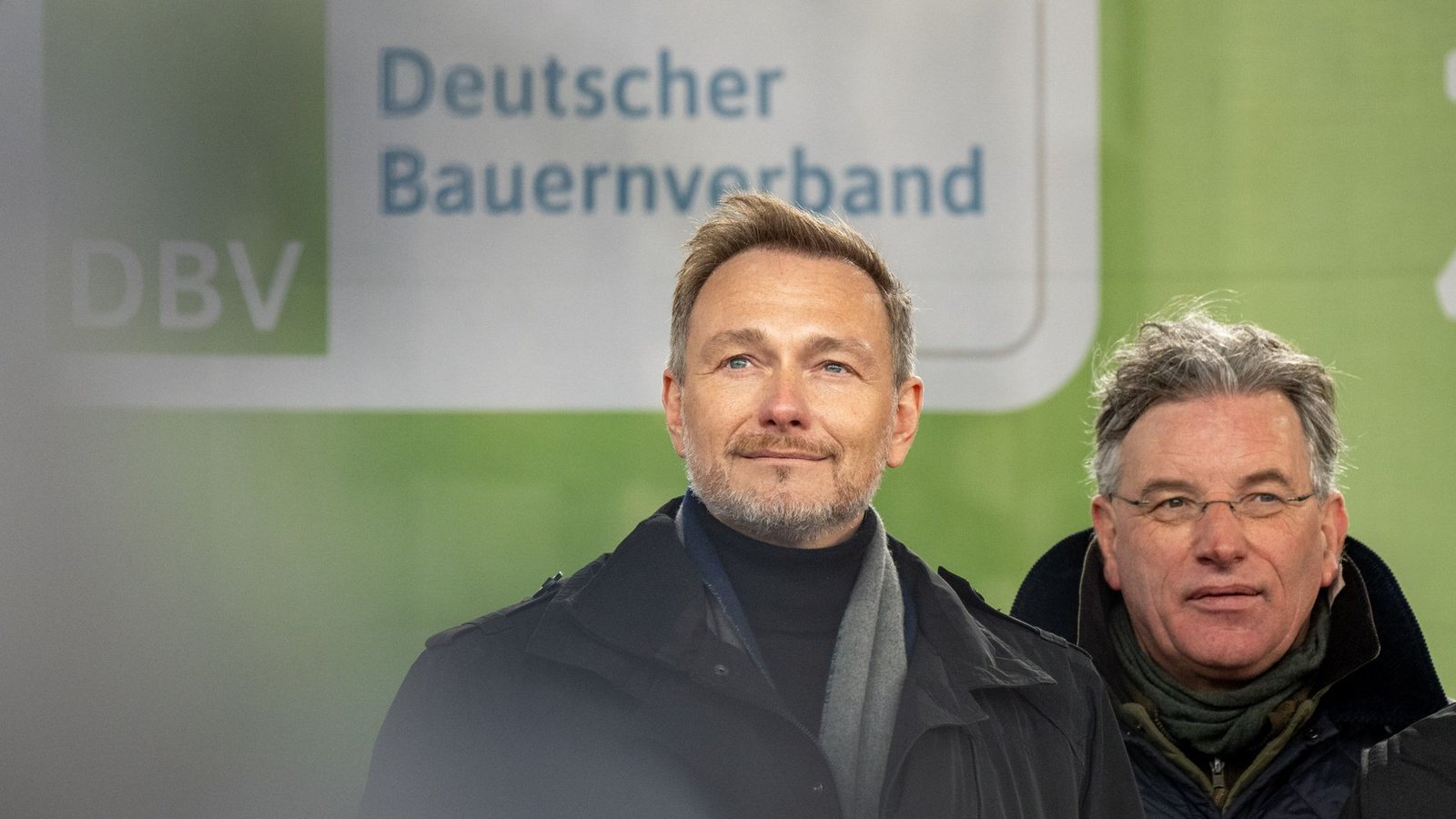 Die Ansprache von Christian Lindner bei der Kundgebung wird von Pfiffen und Buh-Rufen begleitet.Foto: dpa/Monika Skolimowska Die Ansprache von Christian Lindner bei der Kundgebung wird von Pfiffen und Buh-Rufen begleitet.Foto: dpa/Monika Skolimowska