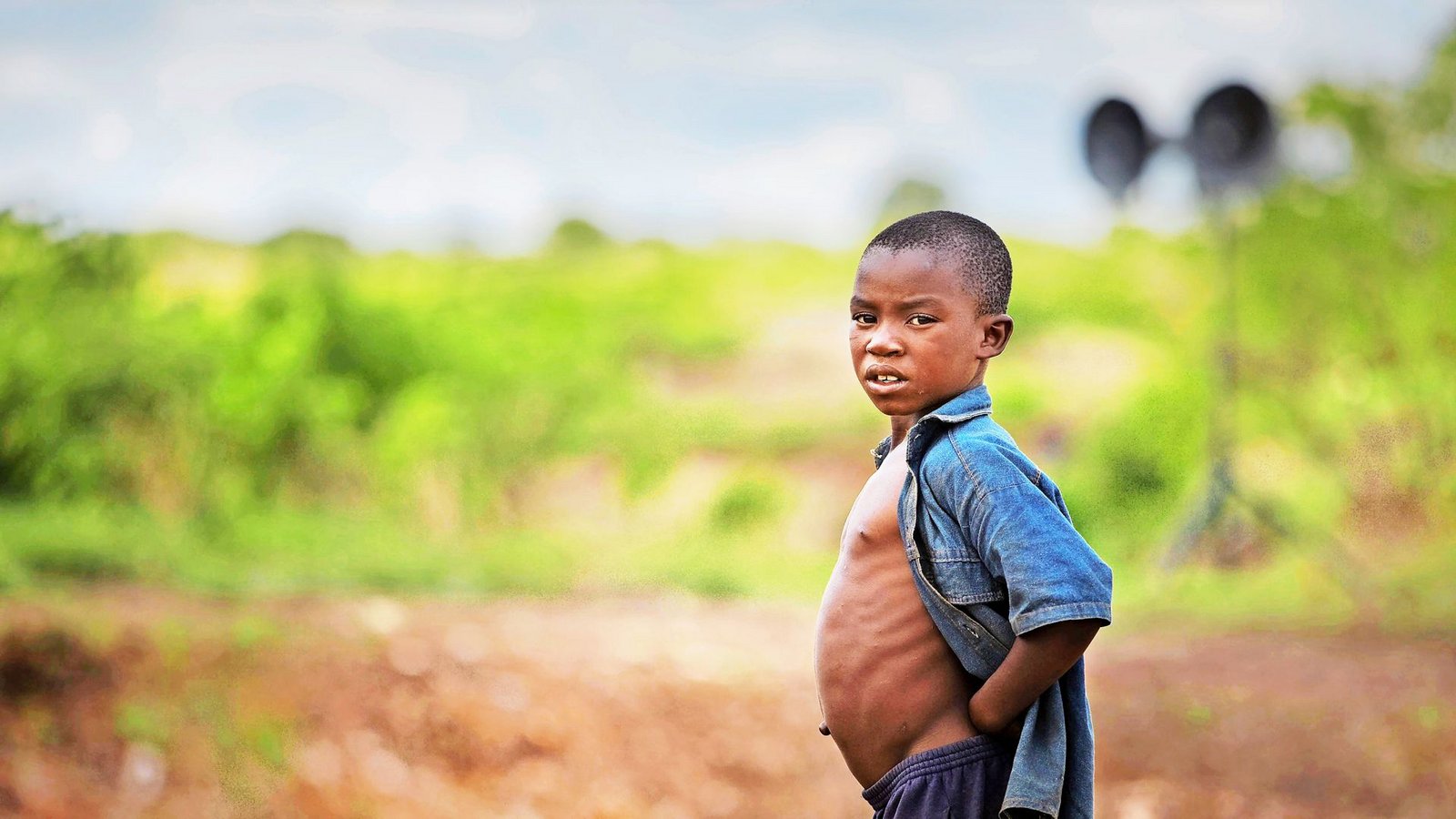 Vor allem Kinder leiden darunter, wenn Sambia bei der Versorgung mit Medikamenten am Tropf hängt.Foto: imago/photothek/Thomas Trutschel Vor allem Kinder leiden darunter, wenn Sambia bei der Versorgung mit Medikamenten am Tropf hängt.Foto: imago/photothek/Thomas Trutschel