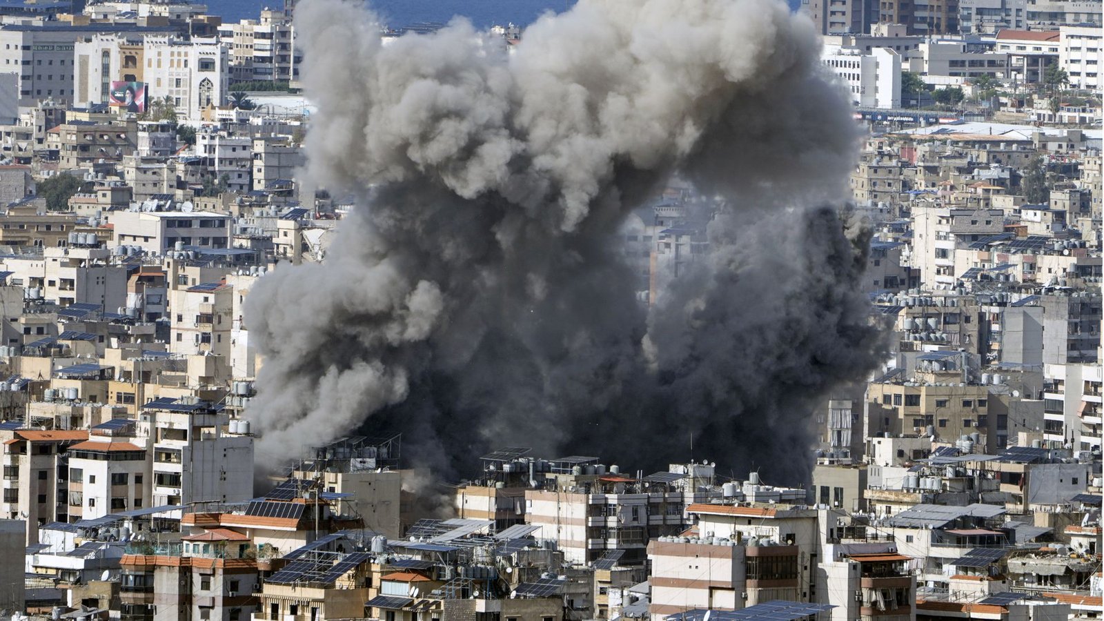 Nach einem israelischen Luftangriff auf Dahieh, einem südlichen Vorort von Beirut, Libanon, steigt Rauch auf.Foto: Bilal Hussein/AP/Bilal Hussein Nach einem israelischen Luftangriff auf Dahieh, einem südlichen Vorort von Beirut, Libanon, steigt Rauch auf.Foto: Bilal Hussein/AP/Bilal Hussein