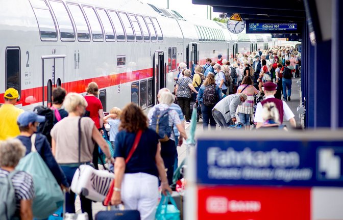 Die Deutsche Bahn erhöht im Dezember ihre Preise im Fernverkehr.<span class='image-autor'>Foto: dpa/Hauke-Christian Dittrich</span>