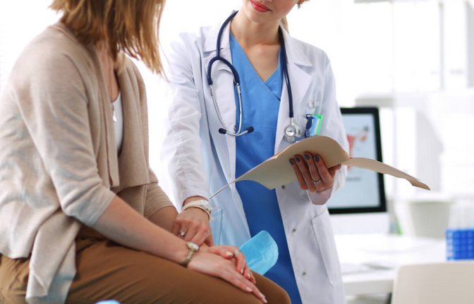 In Arztbriefen wird eine eigene Fachsprache benutzt. Was der Unterschied zwischen einem Befund und einer Diagnose ist, verraten wir Ihnen hier.<span class='image-autor'>Foto: S_L / Shutterstock.com</span>