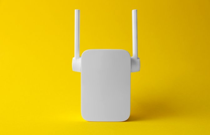 Erfahren Sie, wie ein WLAN-Repeater funktioniert und wie man ihn am besten im Haus oder in der Wohnung einsetzt.<span class='image-autor'>Foto: New Africa / Shutterstock.com</span>