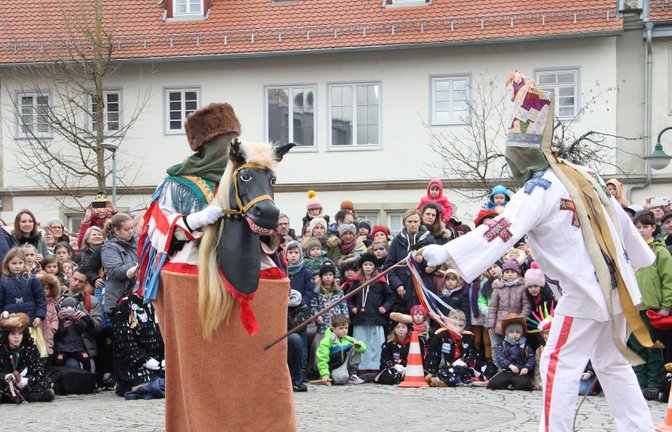Fester Bestandteil am Urzelntag: das Schneiderrößchen mit dem Mummerl.