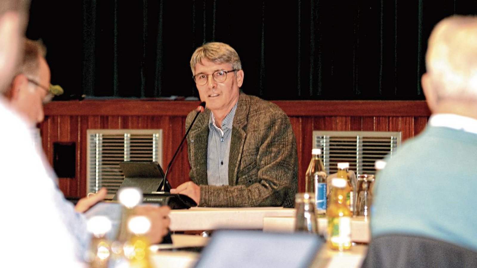 Er habe seinem italienischen Amtskollegen nur Hallo sagen wollen, erklärte Armin Pioch bei der Gemeinderatssitzung die Hintergründe seiner Reise nach Castelnovo. Foto: Stahlfeld Er habe seinem italienischen Amtskollegen nur Hallo sagen wollen, erklärte Armin Pioch bei der Gemeinderatssitzung die Hintergründe seiner Reise nach Castelnovo. Foto: Stahlfeld