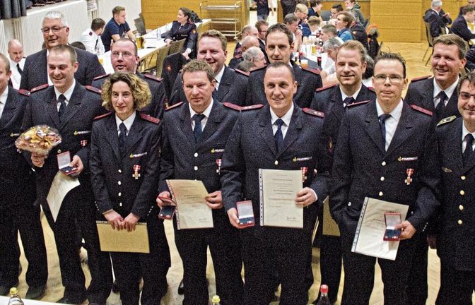 Ehrungen bei der Eberdinger Feuerwehr; rechts Kreisbrandmeister Andy Dorroch. Fotos: Friedrich