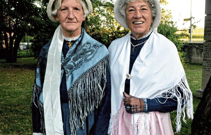 Aus Basel in der Schweiz in Waldenser-Tracht angereist: Valdesina Ricca Reale (links) und Doza Naso Gysin.  Fotos: Stahlfeld