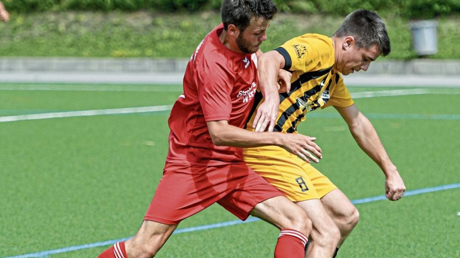 Gegen die SVGG Hischlanden-Schöckingen (links Marian Kiefer) kommt der SV Riet mit Marc Bindels nur zu einem 0:1. Foto: Leitner