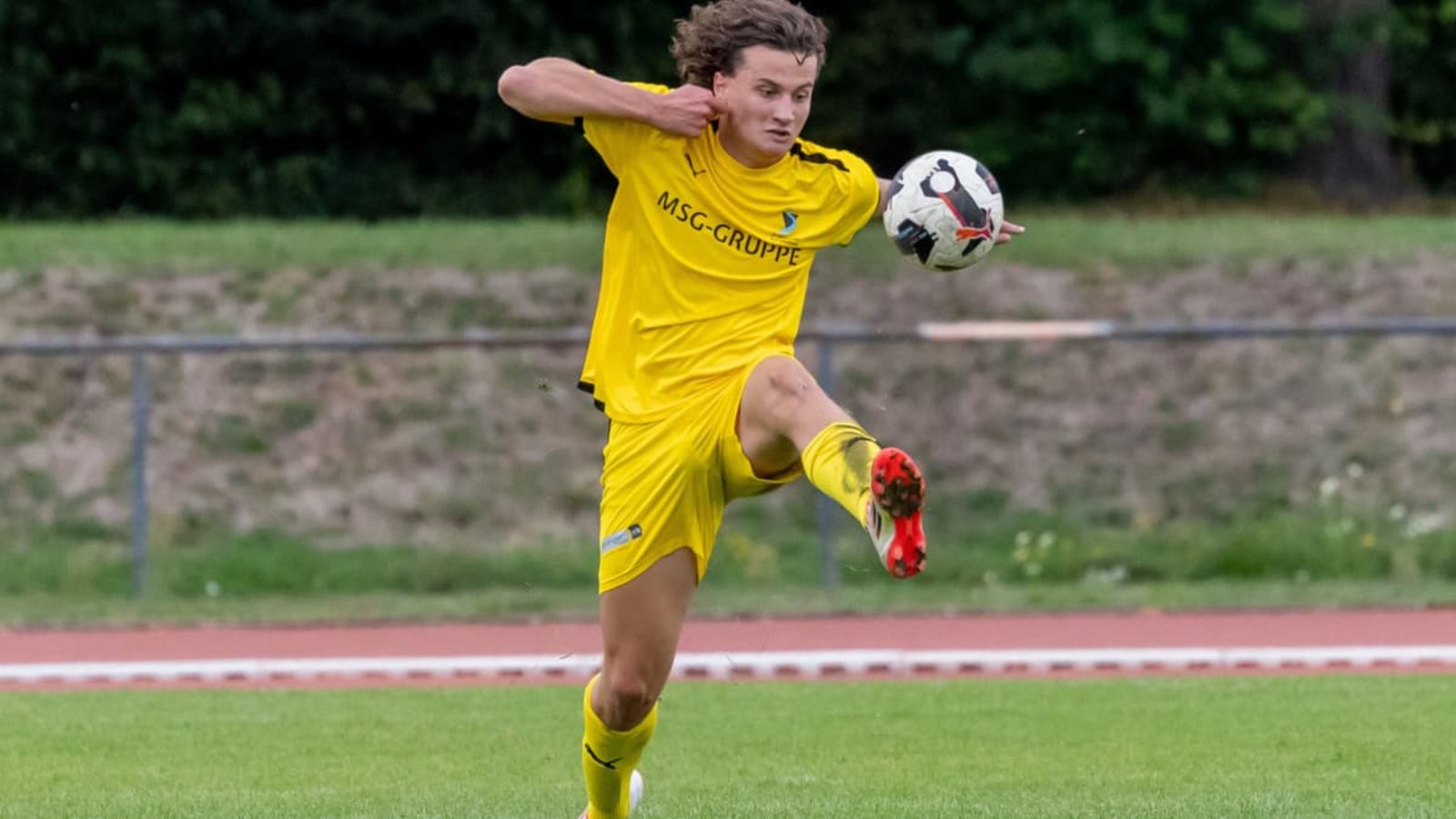 Gian Luca Altobelli nahm aus 25 Metern Maß und traf zum wichtigen 1:0 für den SV Kornwestheim im Derby gegen Drita Kosova Kornwestheim.Andreas Essig Gian Luca Altobelli nahm aus 25 Metern Maß und traf zum wichtigen 1:0 für den SV Kornwestheim im Derby gegen Drita Kosova Kornwestheim.Andreas Essig