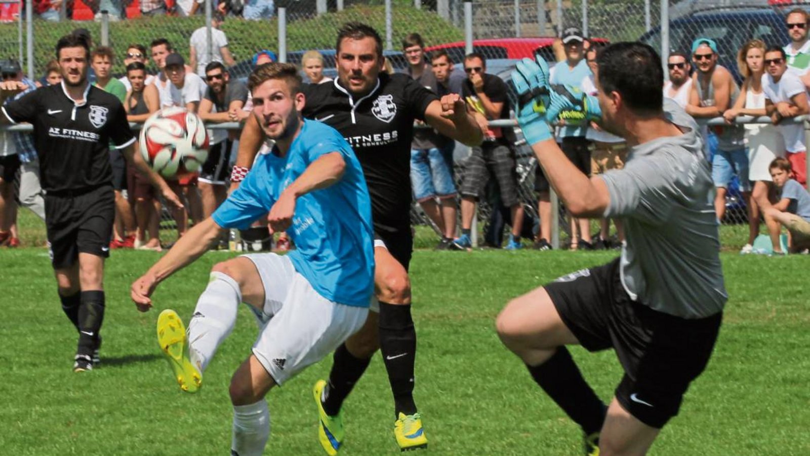 Achim Früh lupft den Ball über Croatia-Torwart Roberto Letteriello (von links) zum 1:1-Ausgleich ins Bietigheimer Tor. Foto: Nachreiner
