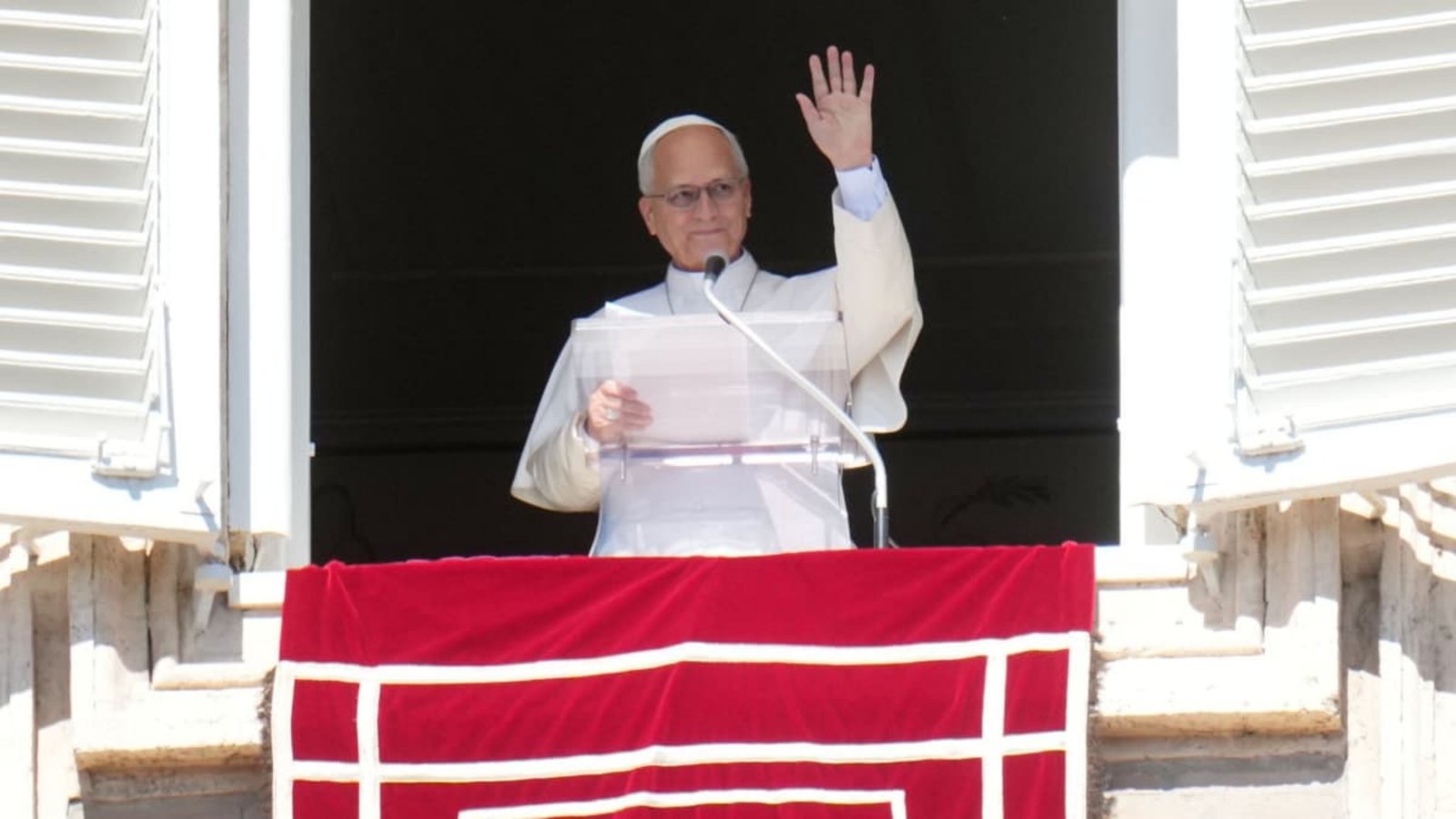Papst Leo XIV auf dem Petersplatz: Das Oberhaupt der katholischen Kirche muss an der Lunge operiert werden.Gregorio Borgia/AP/dpa Papst Leo XIV auf dem Petersplatz: Das Oberhaupt der katholischen Kirche muss an der Lunge operiert werden.Gregorio Borgia/AP/dpa
