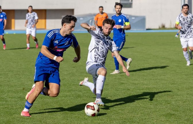 Trotz Unterzahl zweimal in Front gelegen: Albion Dreshaj (li.) und der VfL Sindelfingen schenkten unter kuriosen Umständen zwei Punkte weg.<span class='image-autor'>Eibner/Dimitri Drofitsch</span>