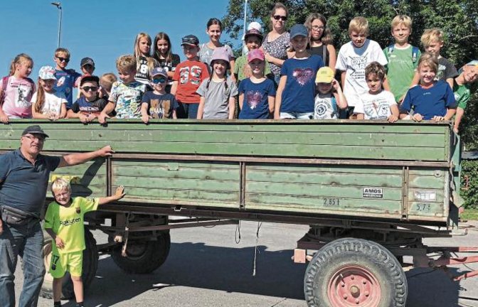 Die Traktorrundfahrt ist bei den Kindern wieder sehr gefragt.  Foto: p