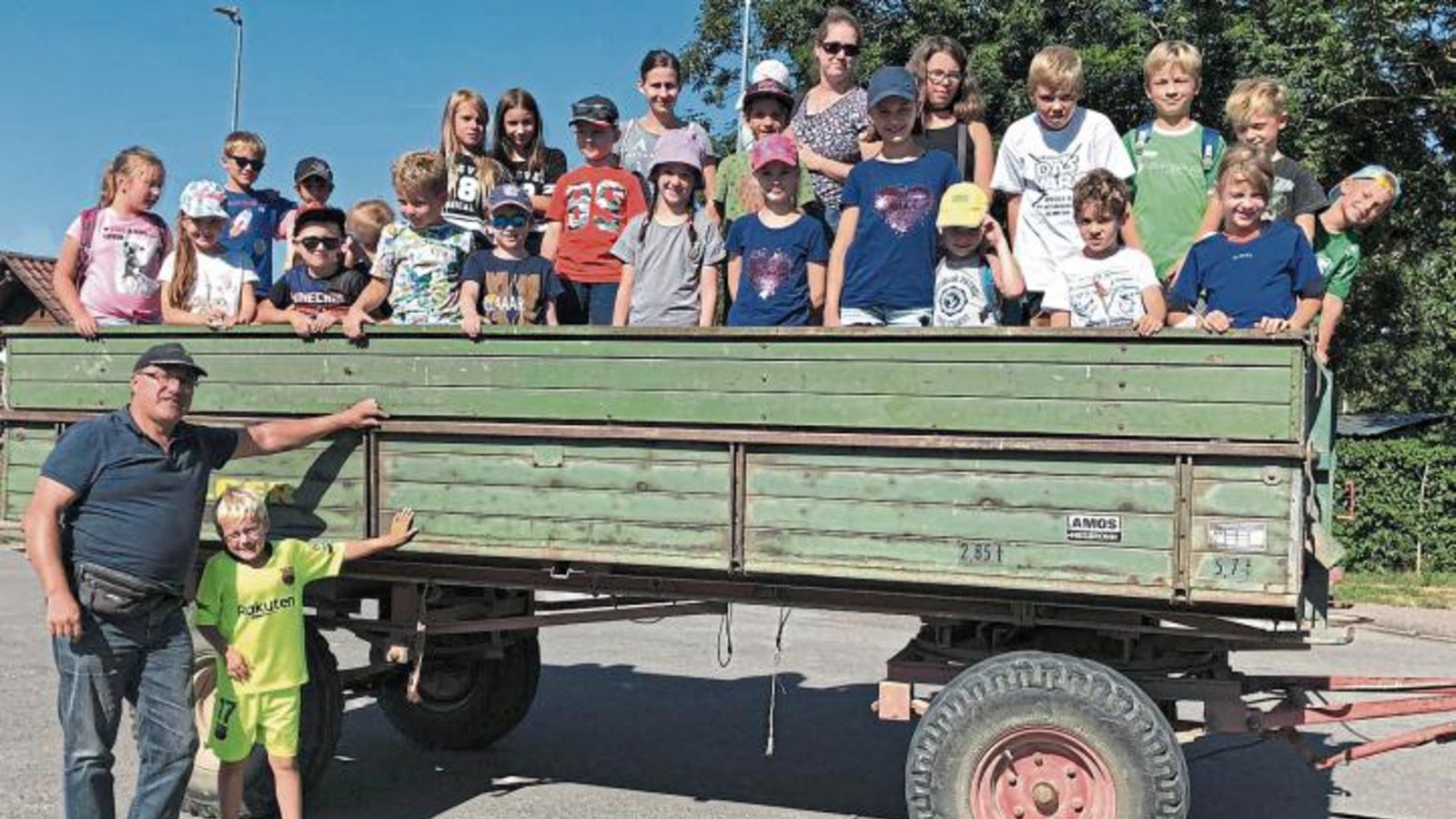 Die Traktorrundfahrt ist bei den Kindern wieder sehr gefragt.  Foto: p