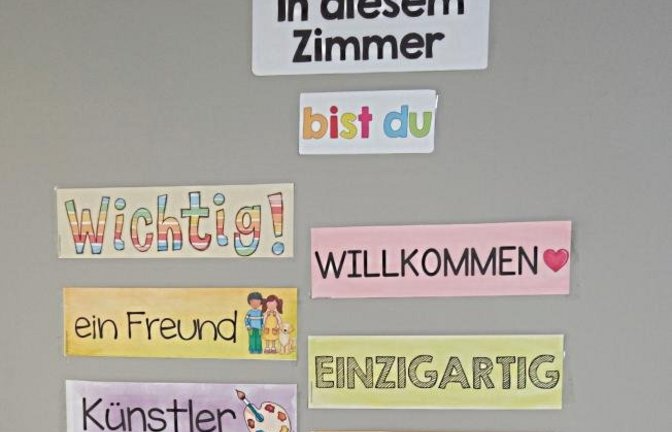 Innenseite einer Klassenzimmertür der Grundschule Aurich. Die Liste ist noch länger und vermutlich würde so was auch Erwachsenen ziemlich gut tun.  Foto: Rücker