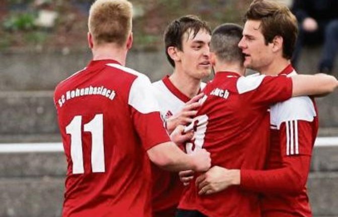 Jubeln Maximilian Walther, Mario Dierolf, Dardan Maras und Dennis Nissan von der SGM Hohenhaslach/Freudental am Ende der Saison auch über den Titel? Foto: Küppers