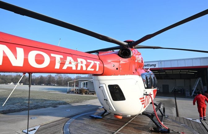 Mit einem Rettungshubschrauber wurde ein Motorradfahrer nach einem Frontalcrash in eine Klinik geflogen.<span class='image-autor'>Bernd Weißbrod/dpa</span>