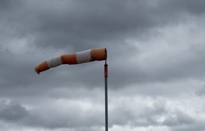 Amtliche Gewitterwarnung für den Kreis Ravensburg: DWD erwartet Starkregen, Böen bis 60 km/h und Hagel. Die Wettervorhersage für das Wochenende.<span class='image-autor'>Silas Stein/dpa/Symbolbild</span>
