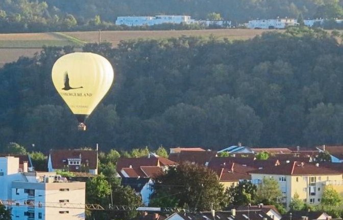 Das Lembergerland fährt über Vaihingen. Foto: Wittchen