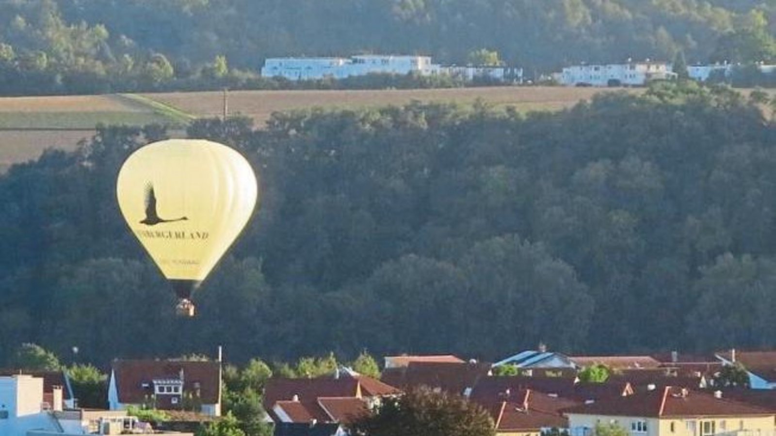 Das Lembergerland fährt über Vaihingen. Foto: Wittchen