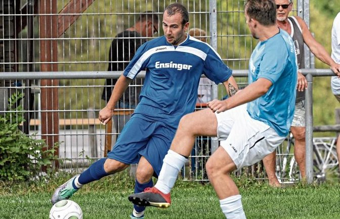 Oskar Seiler (links) kickt nach langer Zwangspause wieder für den FC Gündelbach. Doch noch ist Sand im Getriebe. Platzt am Sonntag gegen Illingen II der Knoten? Foto: Leitner