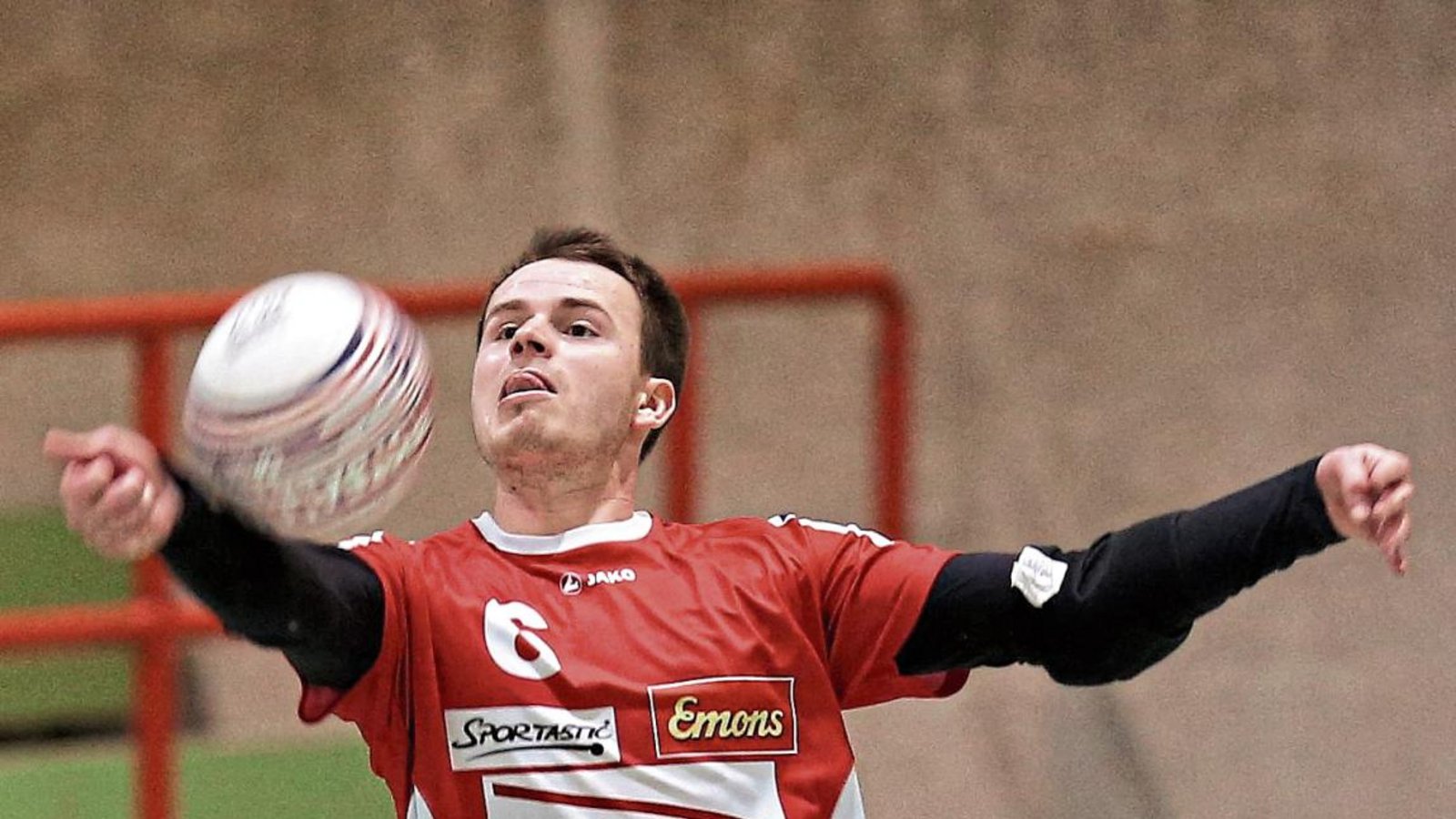 Tobias Rommel muss sich gegen Schweinfurt auf zwei Angreifer mit völlig unterschiedlichen Schlagmustern einstellen. Foto: Küppers Tobias Rommel muss sich gegen Schweinfurt auf zwei Angreifer mit völlig unterschiedlichen Schlagmustern einstellen. Foto: Küppers