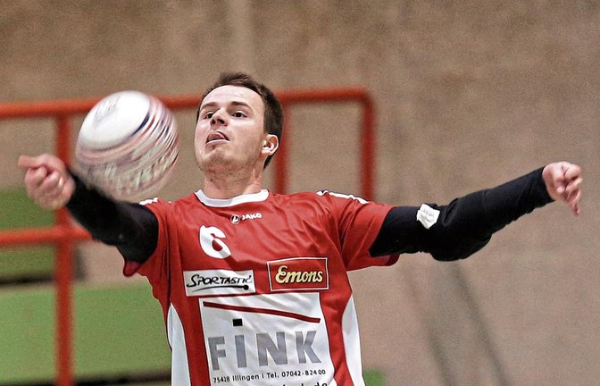 Tobias Rommel muss sich gegen Schweinfurt auf zwei Angreifer mit völlig unterschiedlichen Schlagmustern einstellen. Foto: Küppers