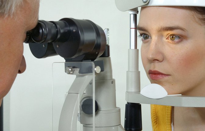 Gerade bei  Frauen ist die Rosazea   weitverbreitet. Sie  stört die Funktion der Talgdrüsen am Auge<span class='image-autor'>Foto: imago/blickwinkel//M. Stolt</span>