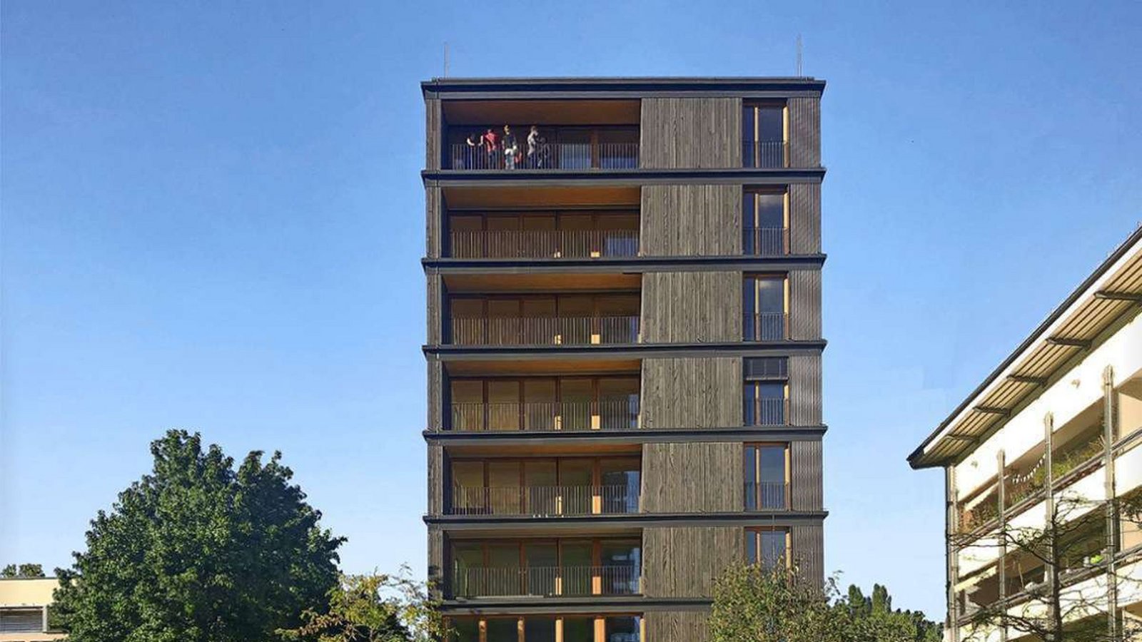 Einer der drei Holzbaupreise 2023 geht an das Hochhaus Buggi 52 in Freiburg im Breisgau.Foto: Jochen Weissenrieder