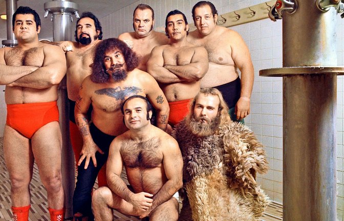 Wir gehören zusammen: Neal Slavin hat in den 1970er Jahren die Capitol Wrestling Corporation von Washington fotografiert.<span class='image-autor'>Foto: Kunstpalast, Düsseldorf/ © Neal Slavin</span>