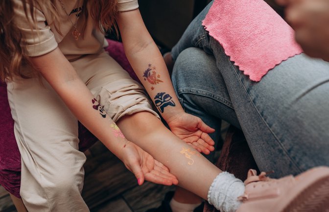 Wie lassen sich Klebetattoos schnell & einfach entfernen?<span class='image-autor'>Foto: yarayanastia / Shutterstock</span>