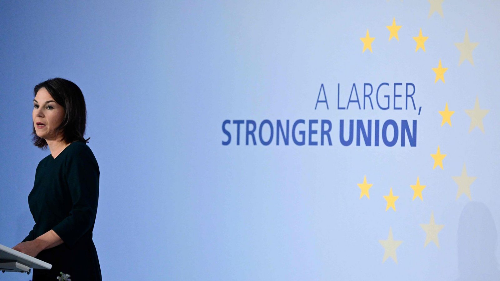 Deutschlands Außenministerin Annalena Baerbock fordert eine größere und stärkere Union. Ohne eine Reform der EU wird das aber nicht gelingen.Foto: AFP/John MacDougall