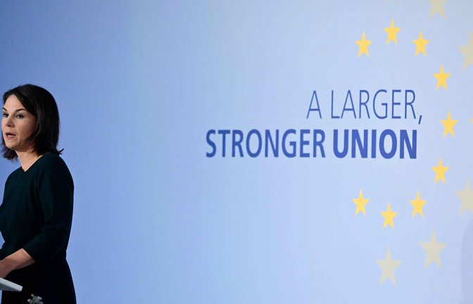 Deutschlands Außenministerin Annalena Baerbock fordert eine größere und stärkere Union. Ohne eine Reform der EU wird das aber nicht gelingen.<span class='image-autor'>Foto: AFP/John MacDougall</span>