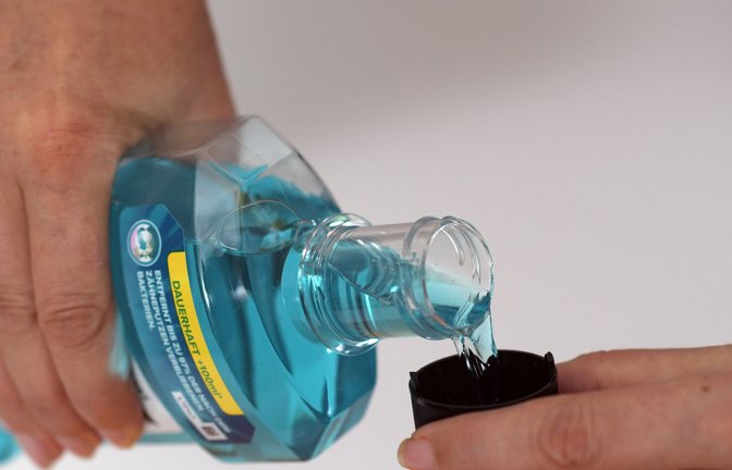 Die Mundspülung „Listerine Cool Mint“ steht laut einer aktuellen Studie im Verdacht, sich bei   häufiger Anwendung negativ auf die Mundflora auszuwirken.<span class='image-autor'>Foto: Imago/MiS</span>