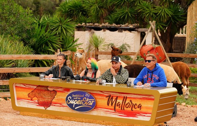 Die DSDS-Jury auf Mallorca: Leony, Katja Krasavice, Pietro Lombardi und Dieter Bohlen (von links).<span class='image-autor'>Foto: RTL / Stefan Gregorowius</span>
