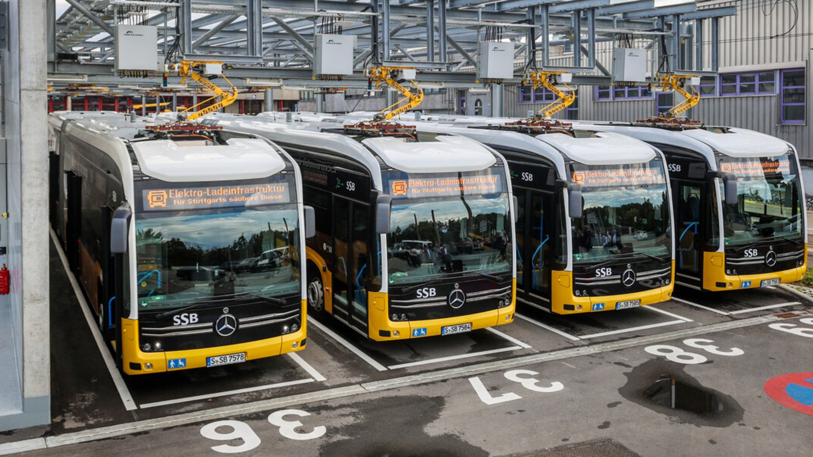 Nagelneu und nicht billig: Die Elektrobusse der Stuttgarter Straßenbahnen AG (SSB) samt aufwendiger Ladeinfrastruktur.Foto: Lichtgut/Christoph Schmidt