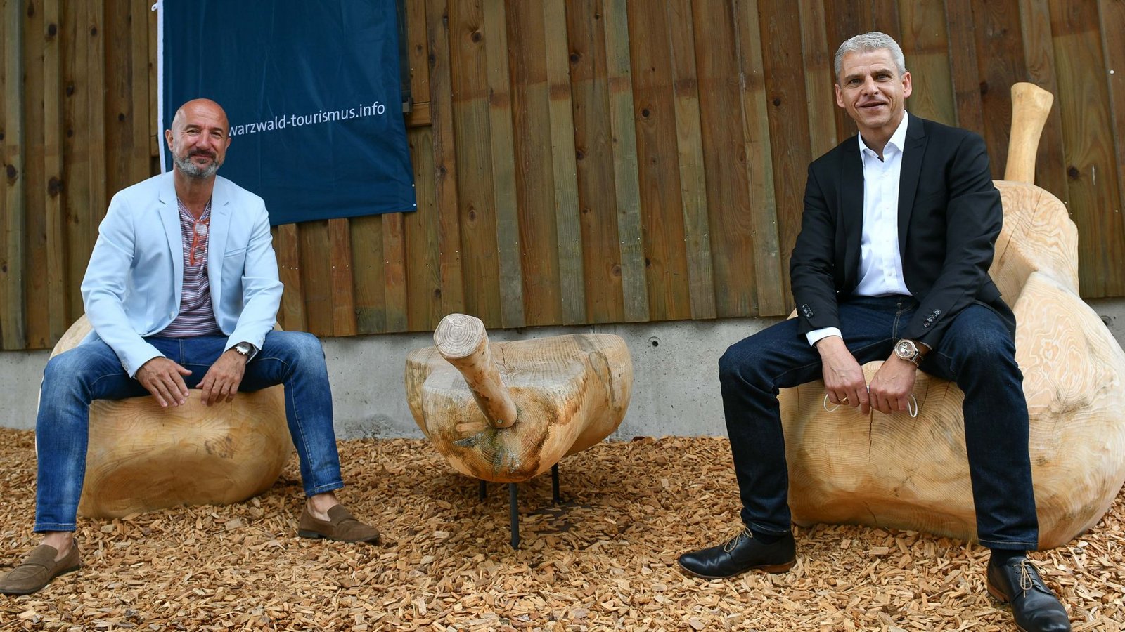 Zu wenig Distanz? Tourismus-Manager Mair (links), Tourismus-Staatssekretär RappFoto: LICHTGUT/Leif Piechowski Zu wenig Distanz? Tourismus-Manager Mair (links), Tourismus-Staatssekretär RappFoto: LICHTGUT/Leif Piechowski