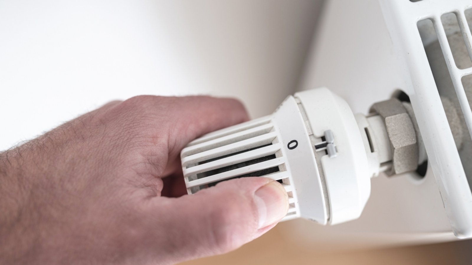 Die Heizung ist warm, obwohl sie ausgeschaltet ist...Foto: Christian Horz / shutterstock.com Die Heizung ist warm, obwohl sie ausgeschaltet ist...Foto: Christian Horz / shutterstock.com