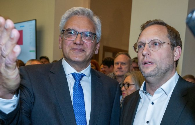 Machtwechsel in Ulm: Martin Ansbacher von der SPD (r.) löst Gunter Czisch (CDU) als Oberbürgermeister ab.<span class='image-autor'>Foto: dpa/Stefan Puchner</span>