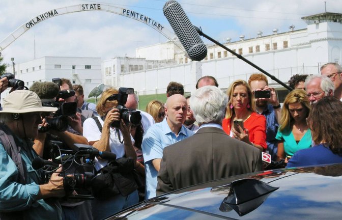 Journalisten werden in Oklahoma über den kurzfristigen Hinrichtungsaufschub für den Todeskandidaten Richard Glossip informiert. Seine Anwälte betonen seine Unschuld.<span class='image-autor'>Foto: imago/Kyodo News/imago stock&people</span>