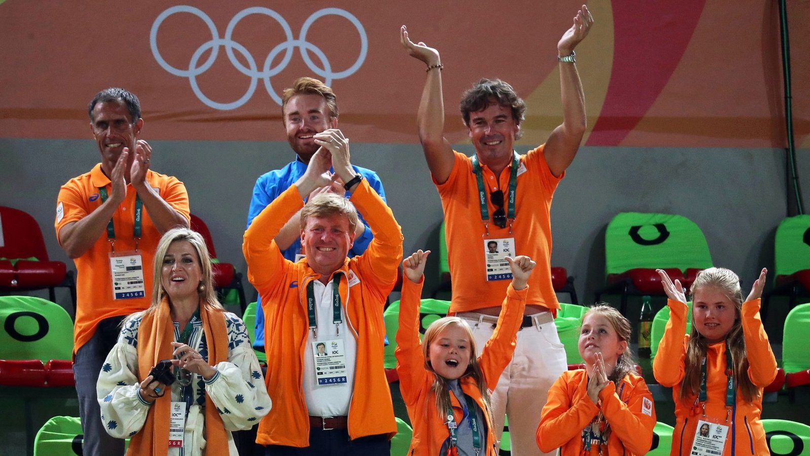 Königin Maxima der Niederlande (l-r), König Willem-Alexander und Prinzessin Ariane, Prinzessin Alexia und Prinzessin Amalia feuern am 15.08.2016 in Rio bei den Olympischen Spielen 2016 die Geräteturner an.Foto: picture alliance / Tatyana Zenkovich/EPA/dpa | Tatyana Zenkovich