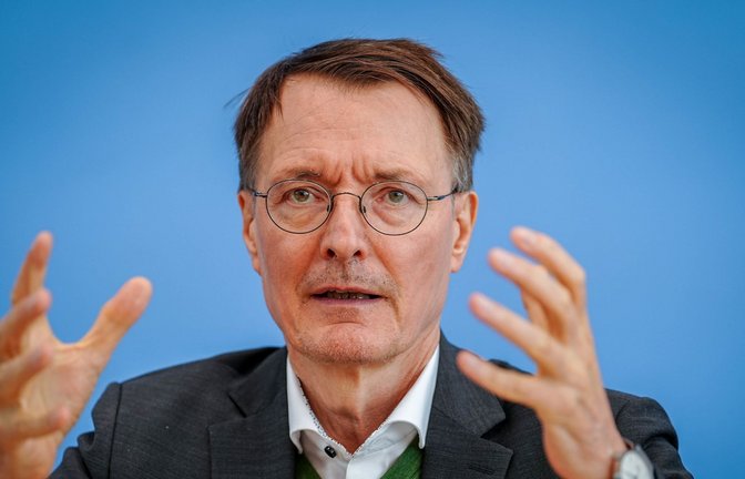 Bundesgesundheitsminister Karl Lauterbach (SPD) will keine Abstriche bei seiner Reform akzeptieren.<span class='image-autor'>Foto: dpa/Kay Nietfeld</span>