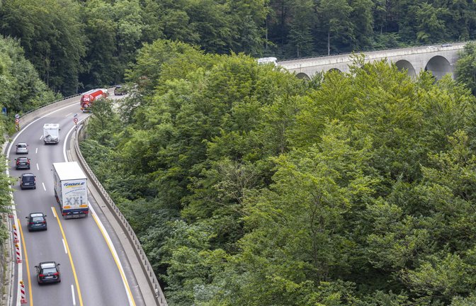 Spektakulär aber den heutigen Verkehrsmengen nicht mehr gewachsen: der Albaufstieg der A 8.<span class='image-autor'>Foto: imago images/Arnulf Hettrich</span>