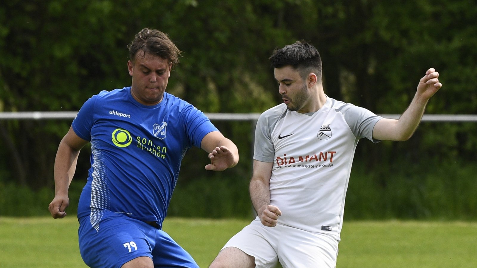Der SV Riet (rechts Lucas Hasenmaier) spielt in der B 5 nur gegen unbekannte Teams. Foto: Leitner Der SV Riet (rechts Lucas Hasenmaier) spielt in der B 5 nur gegen unbekannte Teams. Foto: Leitner