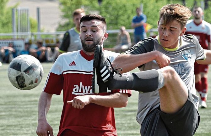 Manuel Gayer (rechts) hat sich an der Seite von Stefan Senftleben in der vergangenen Saison zu einem der besten Innenverteidiger in der Kreisliga B 7 entwickelt. Foto: Leitner